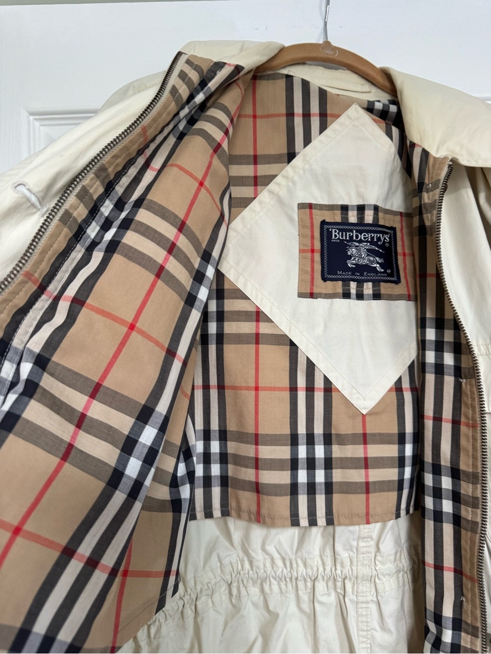 Burberry Light Tan Coat with Signature Check Lining with Removable Hood - Picture 3 of 12